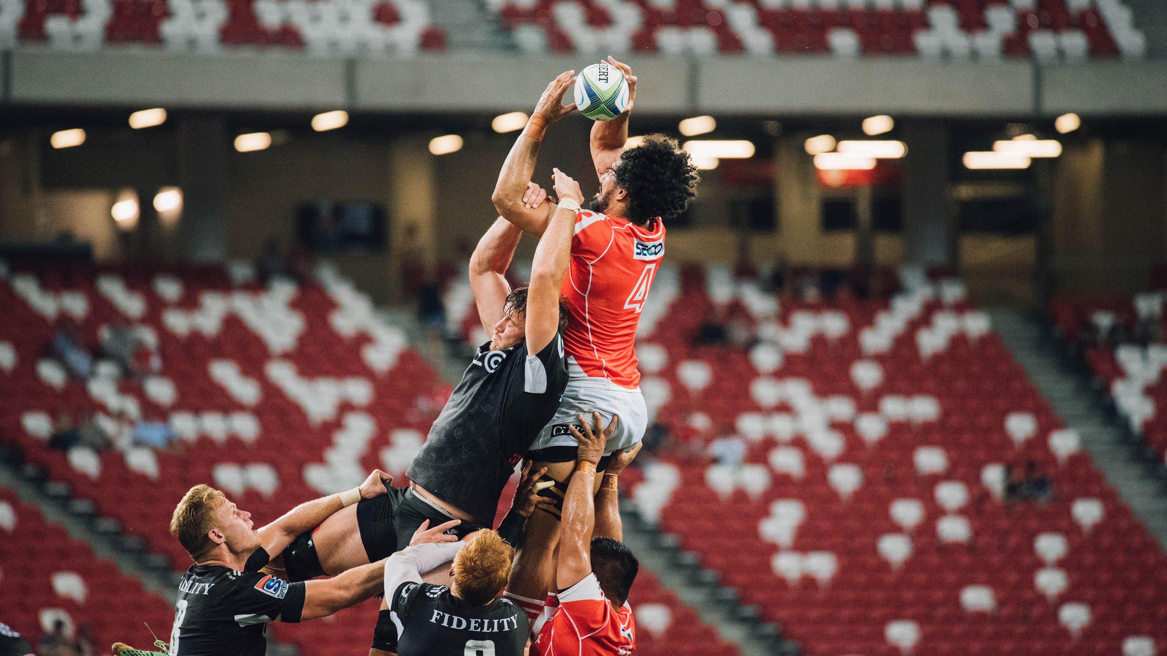 冰球联赛激战正酣，豪门对决引爆球迷热情，新秀表现抢眼